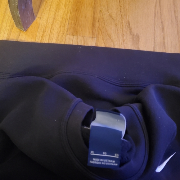 Nike Sweatshirt - Picture 11 of 11